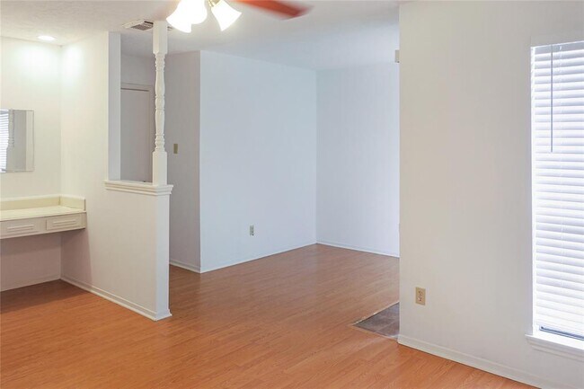 Building Photo - 2802 Heritage Bend Dr