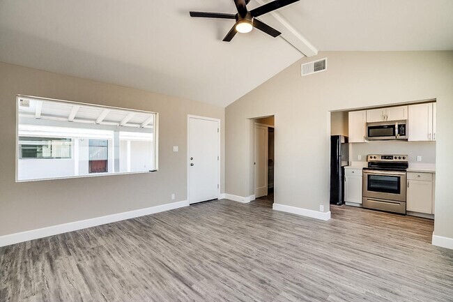 Building Photo - 215 S Doran