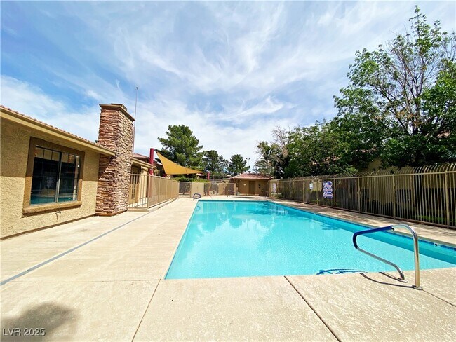 Building Photo - 7200 W Pirates Cove Rd