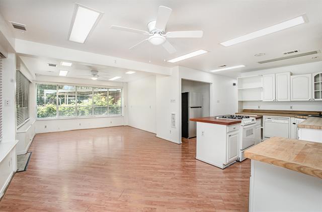 Building Photo - 4304 Harvey Dr