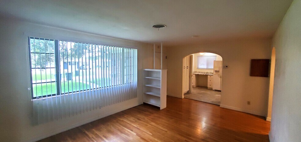 Building Photo - 714 E Crawford St