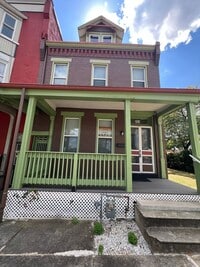 Building Photo - 5 Bed 2.5 Bath Single-Family Home