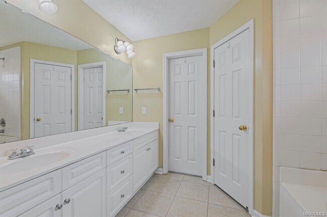 Building Photo - 8990 Stoneridge Pl