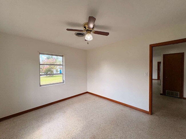 Building Photo - Ready to move-in 2-bedroom, 2-bath residence in the heart of Summerfield!