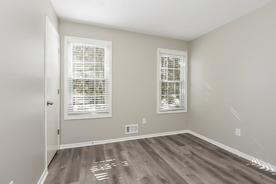 Building Photo - 895 Highland Terrace NE