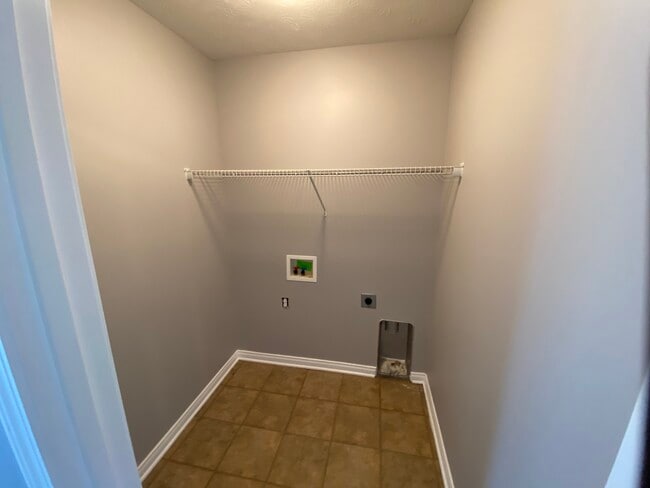 Building Photo - 4821 Wembley Way