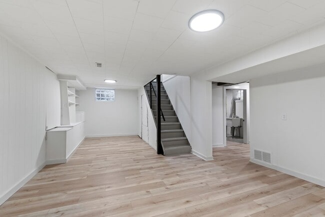 Building Photo - READY NOW! Fully RENOVATED 3 bedroom in SCOTT TOWNSHIP!