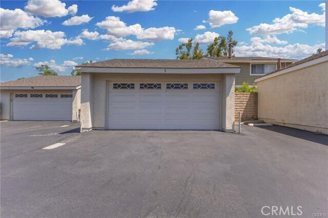 Building Photo - 5 Locust