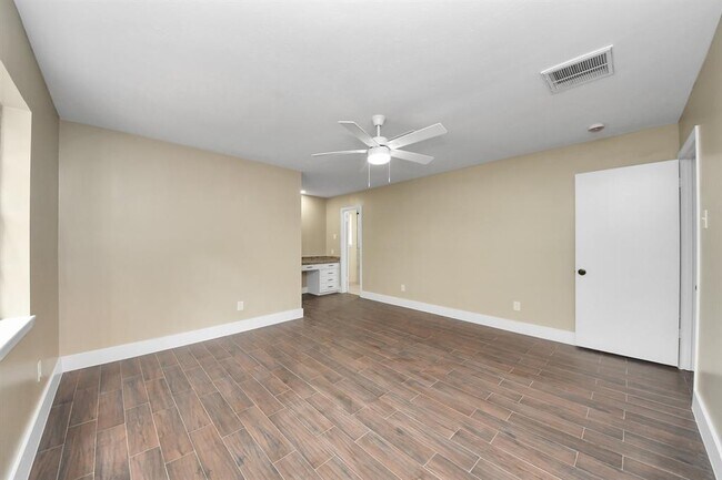 Building Photo - 11811 Campos Dr