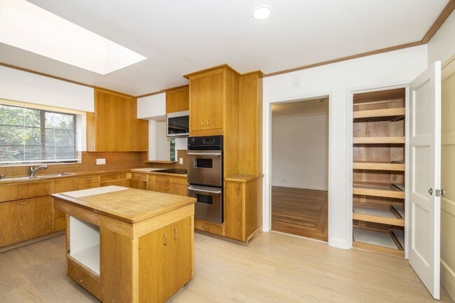 Building Photo - Stately Two Story Home w/ Serene Backyard in Crescent Park