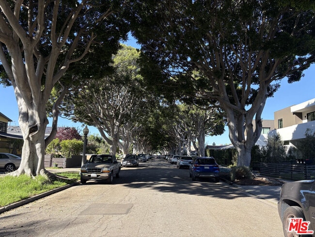 Building Photo - 4181 Lincoln Ave