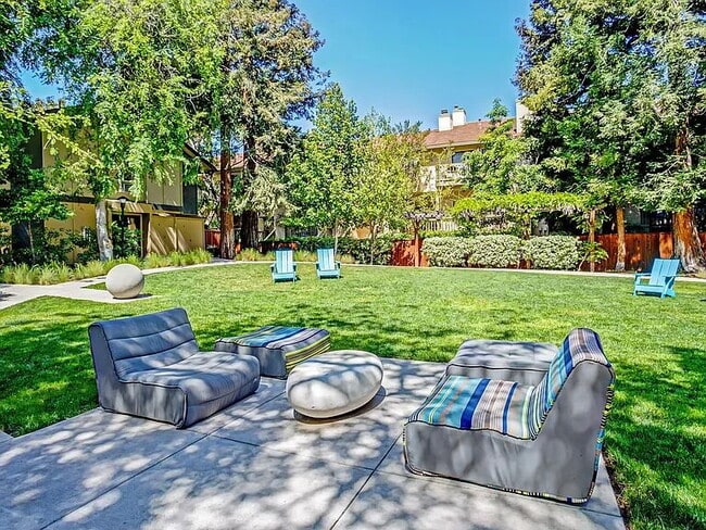 Building Photo - "Cozy 1-Bed Sanctuary in Prime Santa Clara Location!"