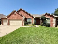 Building Photo - 4 Bed Close to OU