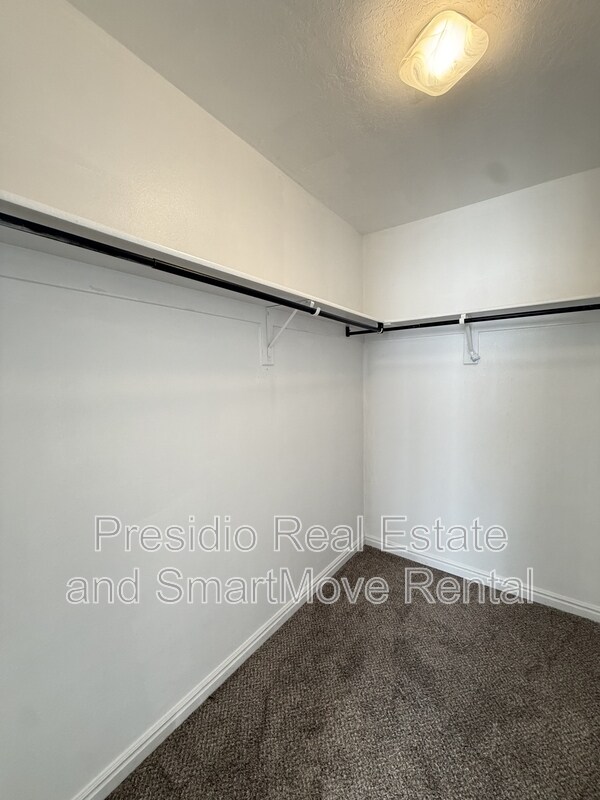 Building Photo - 5601 4015 W