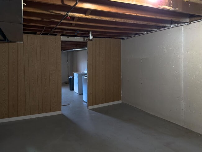 Building Photo - Move-In Ready Ranch Condo with Basement & Prime Location