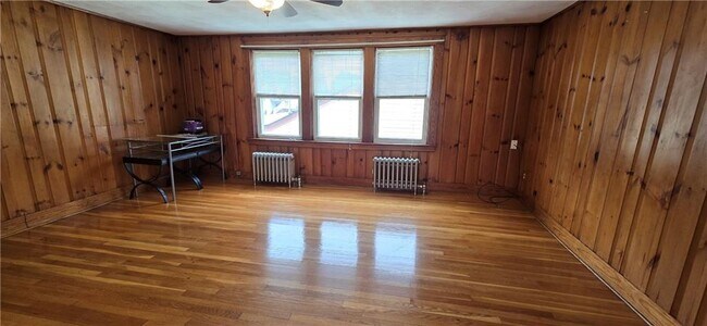 Primary Photo - 28 Crawford St