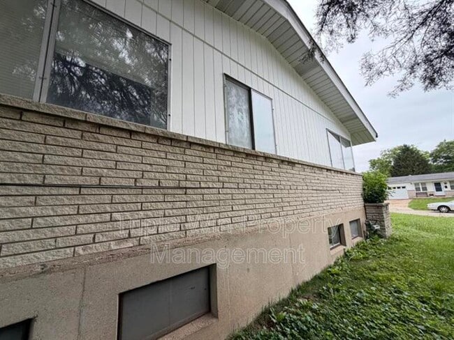 Building Photo - 2257 Luxmore Dr