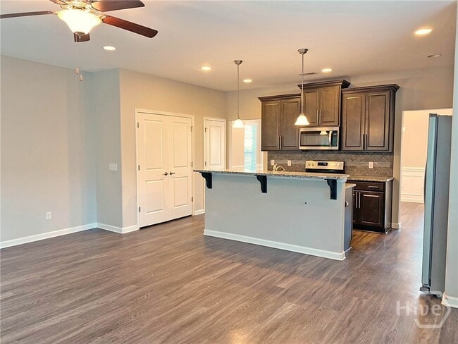 Building Photo - 83 Crystal Lake Dr
