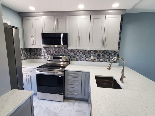 Building Photo - 1481 S Ocean Blvd