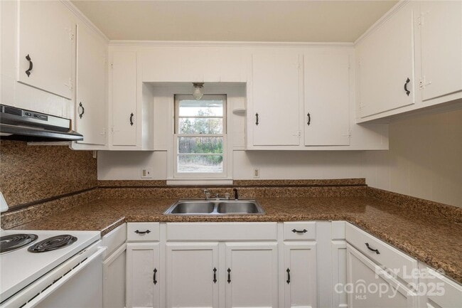 Building Photo - 44261 US-52