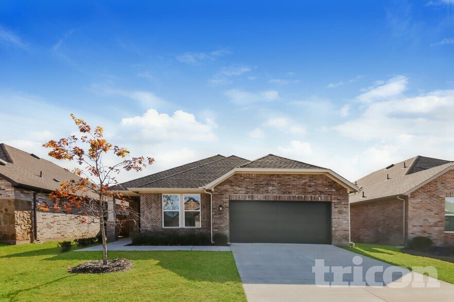 Primary Photo - 2537 Finch Holw Dr