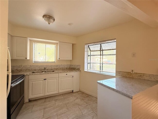 Building Photo - 1708 Foxhall Cir