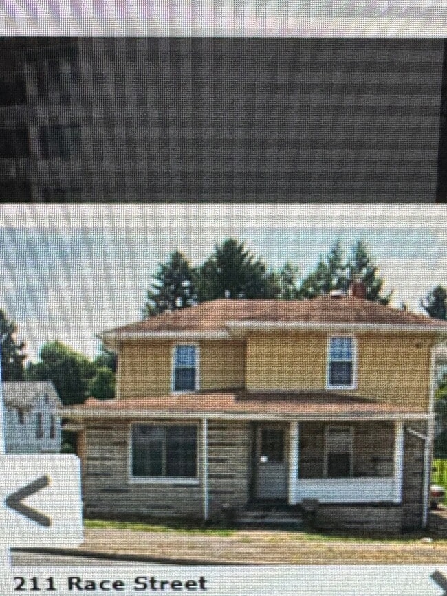 Building Photo - 211 Race St