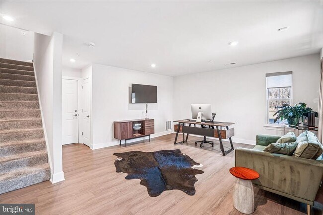 Building Photo - 6732 Belcrest Rd