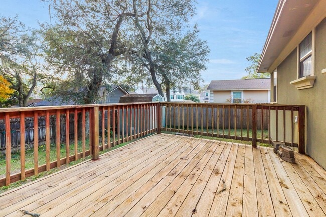 Building Photo - 400 31st St