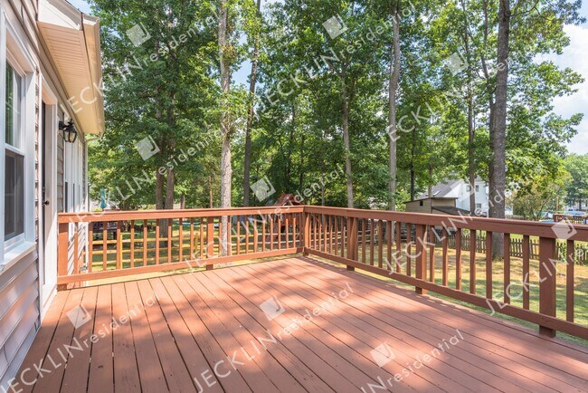 Building Photo - 2329 Horsley Dr