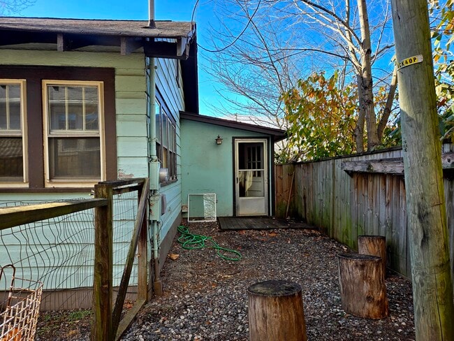 Building Photo - 12 E Chestnut St