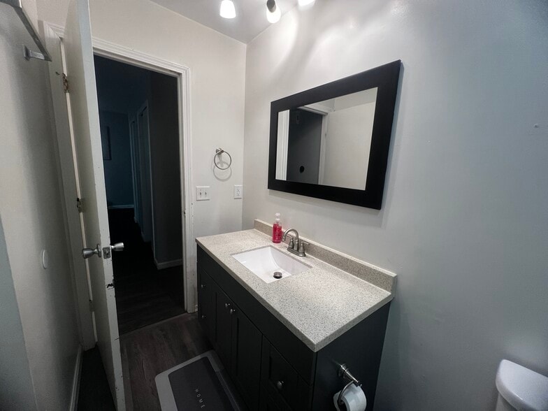 Building Photo - 1400 Shiloh Dr