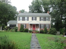 Building Photo - 1500 Cedarbluff Dr