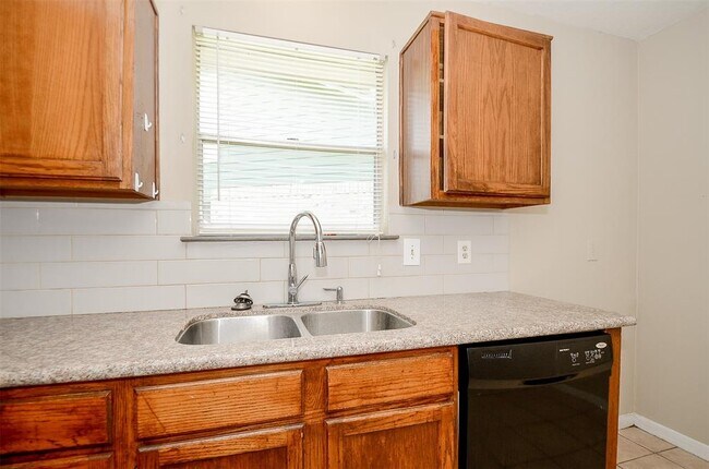 Building Photo - 1807 Trendwest Dr
