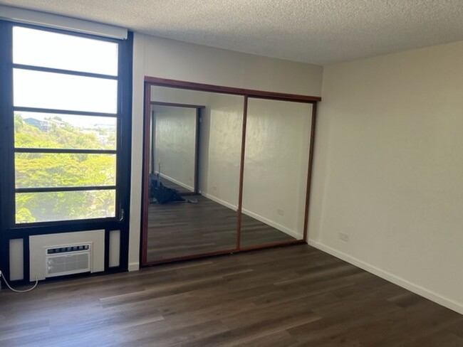 Building Photo - Pearl One - Fully Upgraded,Two Bedroom, On...