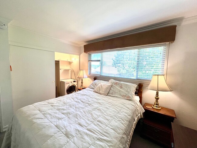Building Photo - Fully Furnished 1-Bedroom Loft – Sierra Ma...
