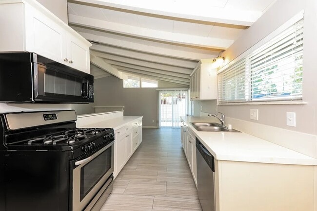 Building Photo - 227 S Louise Pl