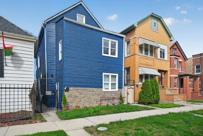 Building Photo - 8428 S Escanaba Ave