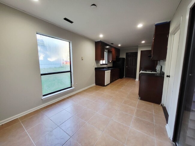 Building Photo - 4715 Cricklewood Ln