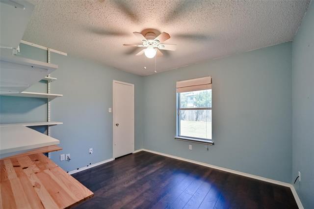 Building Photo - 907 Clear Creek Dr