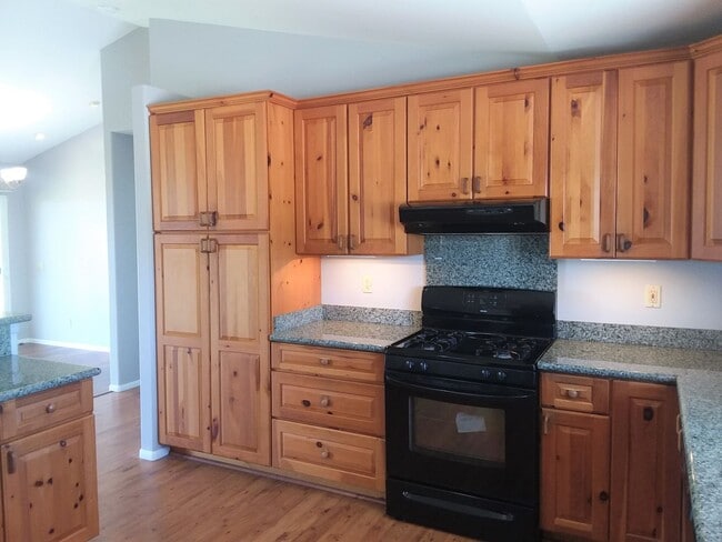 Building Photo - Paio, Nainoa