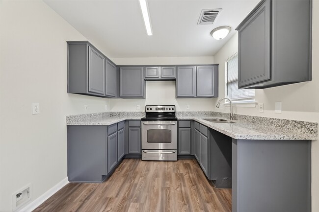 Building Photo - 7351 Parkland Manor Dr