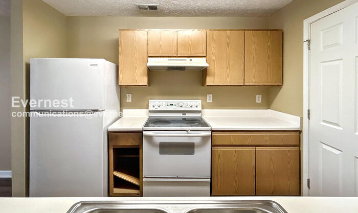 Building Photo - 3203 Fairington Ridge Cir