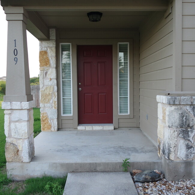Building Photo - 3 BEDROOM / 2 BATH HOME IN KYLIE - BROOKSI...
