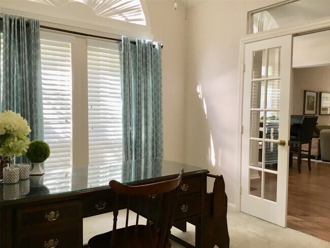 Building Photo - 3 N Spiral Vine Cir