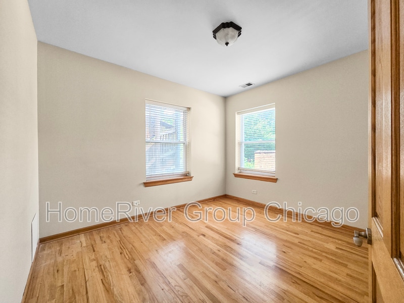 Building Photo - 4904 N Drake Ave