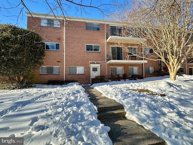 Building Photo - 10620 Weymouth St