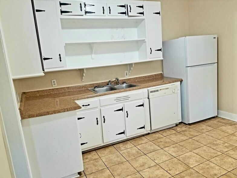 Kitchen - 308 Broad St