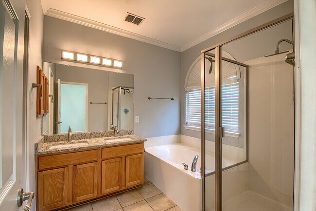 Building Photo - OFFERING 50% OFF THE 1ST MONTH'S RENT