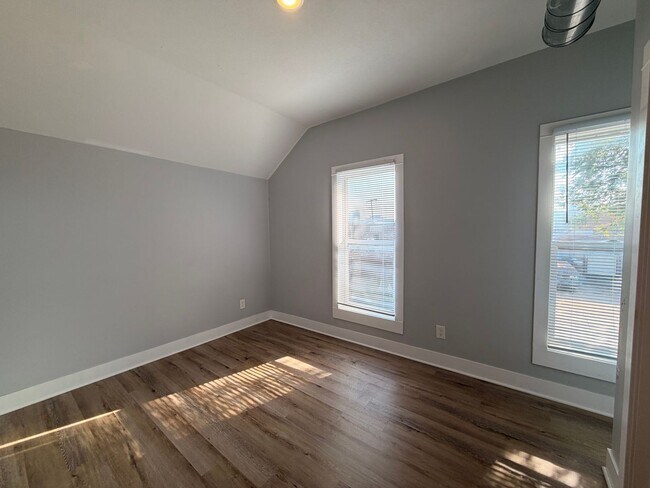 Building Photo - 107 Lexington Ave SW